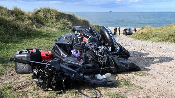 英吉利海峡移民船灾难造成8人死亡，10个