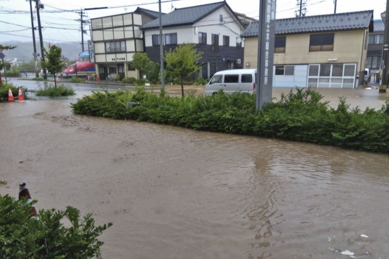 由于暴雨引发洪水，日本下令数千人撤离地震